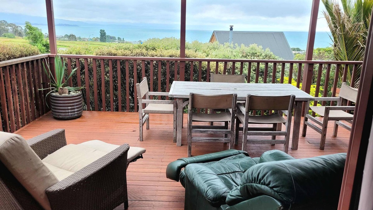 Pohara House | Pohara's Kauri Lodge - Coastal Views in Golden Bay