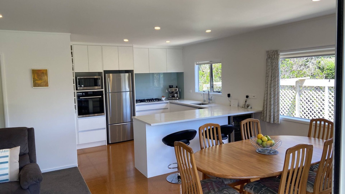 Cable Bay House | Pohutukawa Retreat - Cable Bay