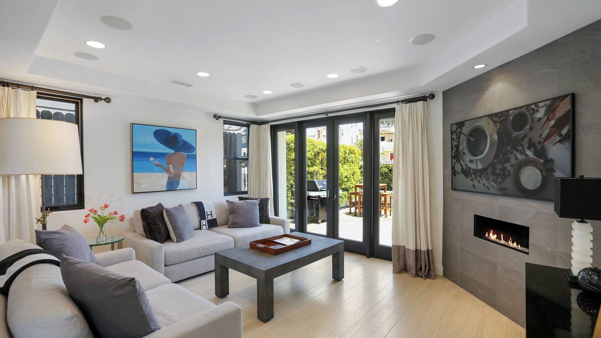 Corona del Mar House | Poinsettia Palms | Chic & Luxe Patio Near Beach