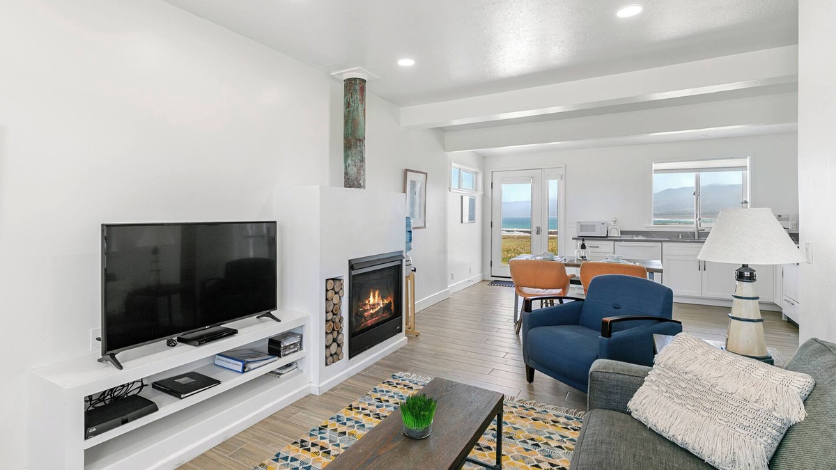 Point Arena Apartment | Point Arena Lighthouse - Keeper's Apartment