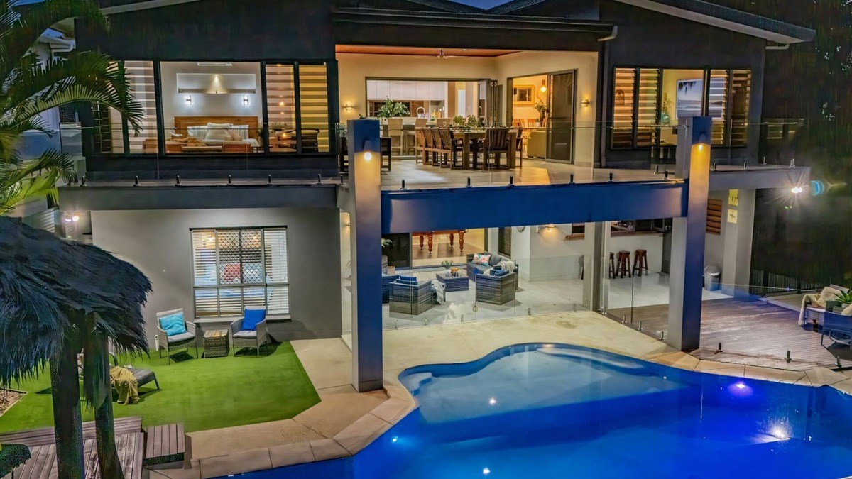 Agnes Water House | POINT BREAK Beach House - beachfront estate private pool