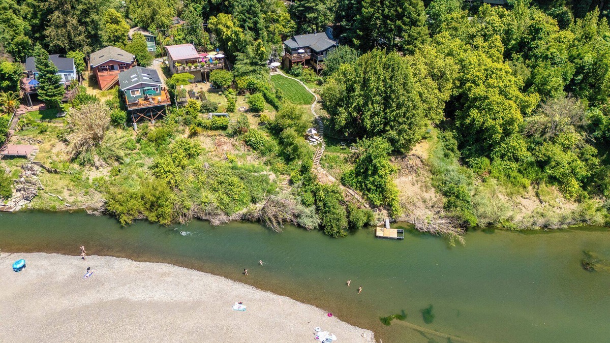 Hacienda House | Point of View-Private Dock! NEW Stunning Epic Home! w/Hot Tub, Pups, WiFi