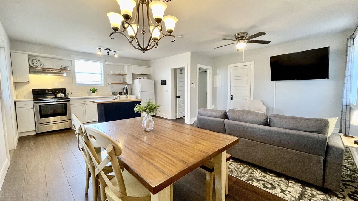 New Bern House | Point on Pollock - Brewery Row - Brim of Downtown