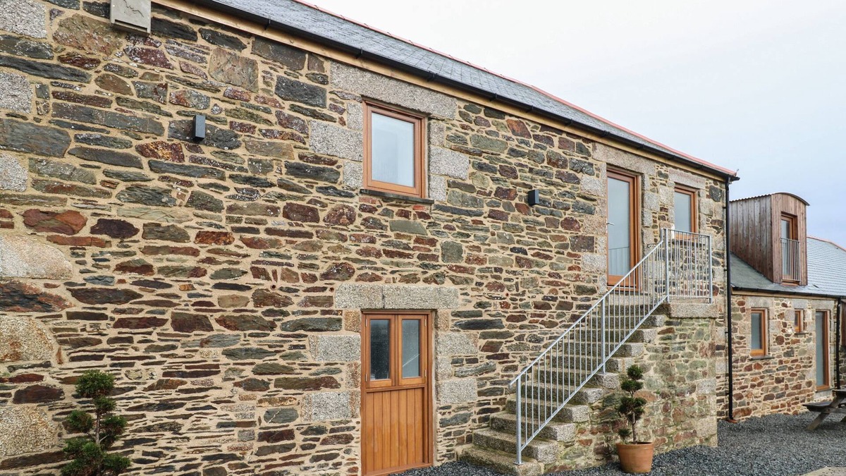 Gunwalloe Cottage | POL VIEW, family friendly, character holiday cottage in Helston