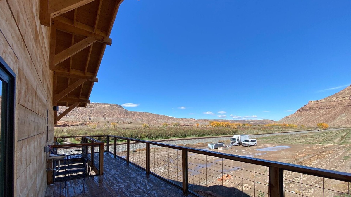 Delta House | Pole Barn Bunkhouse at Honey Rock Landing