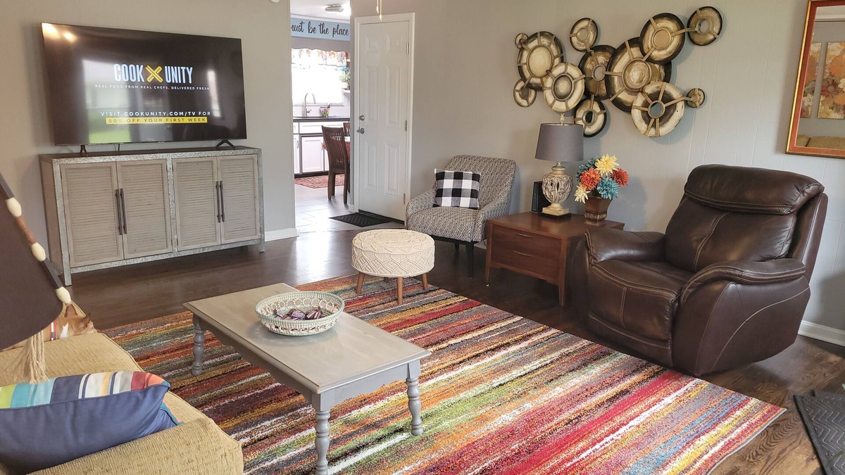 Glasgow House | POLLY'S PARADISE.nClose to caves and lakes. nLuxurious, clean, beautiful!nnnn