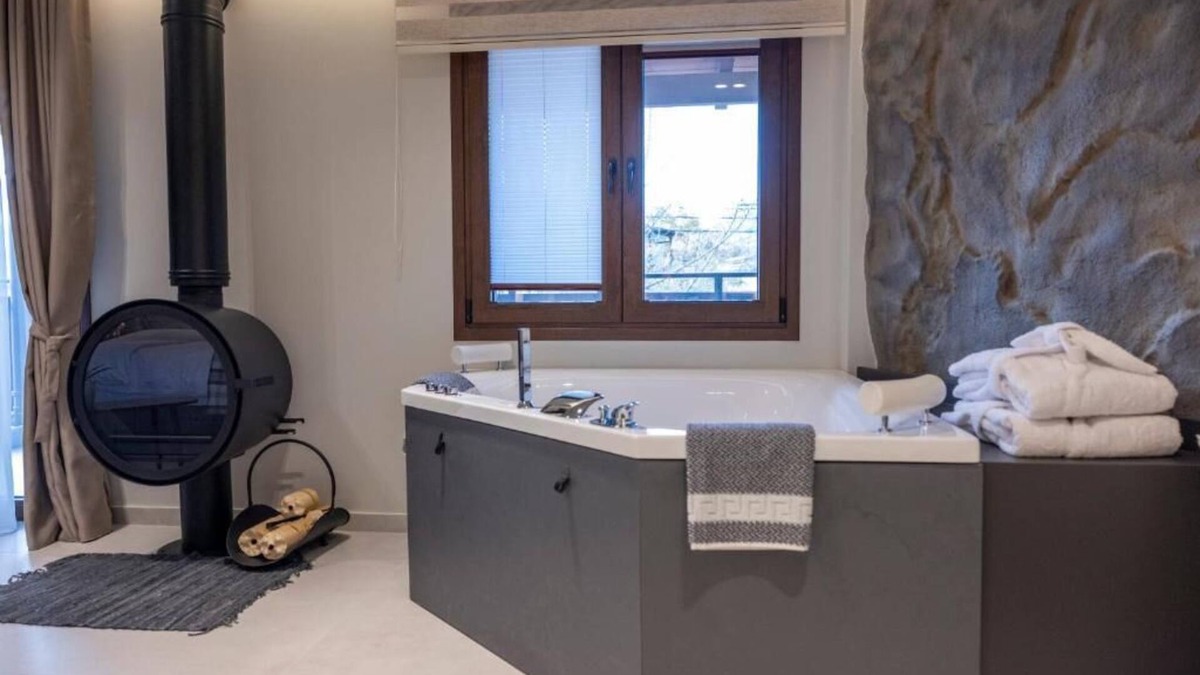 Kalambaka Apartment | Polyzos Luxury Suites Meteora #1 - Adults Friendly