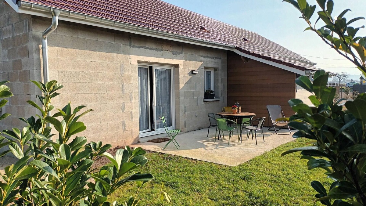 Amage Cottage | Pommette Cottage with Terrace and Parking in Amage