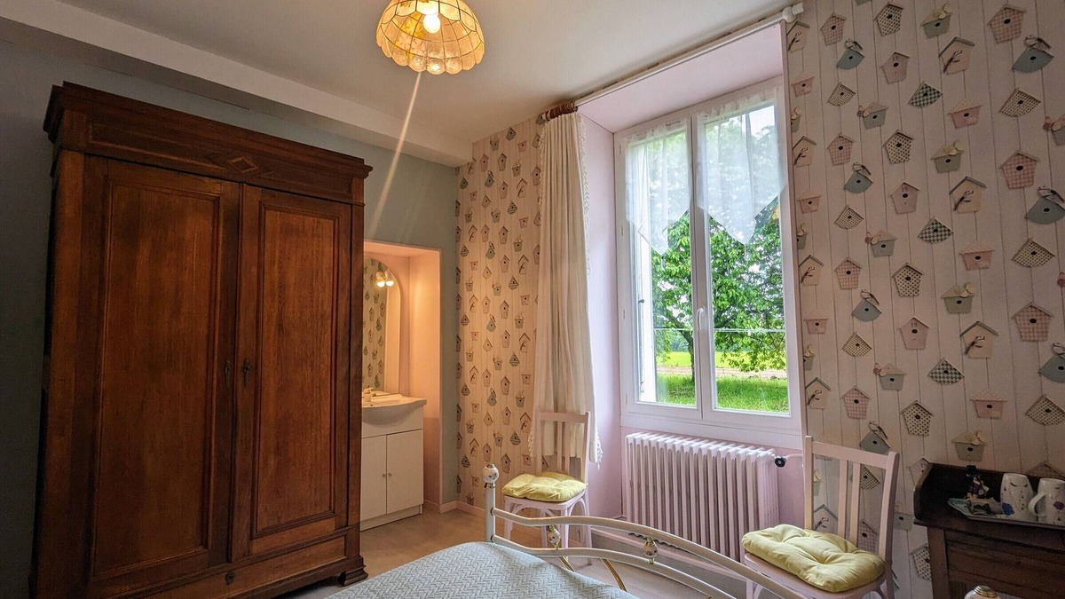 Pellevoisin Bed & Breakfast | "Pommier" Room on the Loire castles route