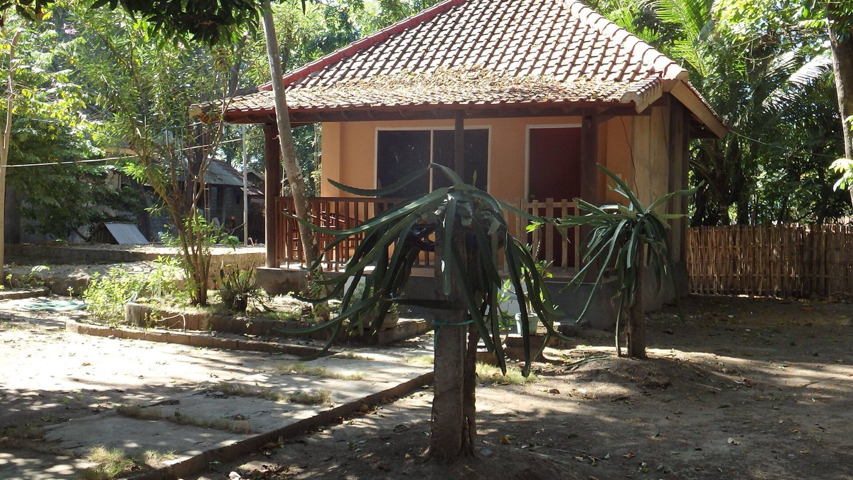 Labuhan Pandan House | Pondok Gili Lampu close to the beach