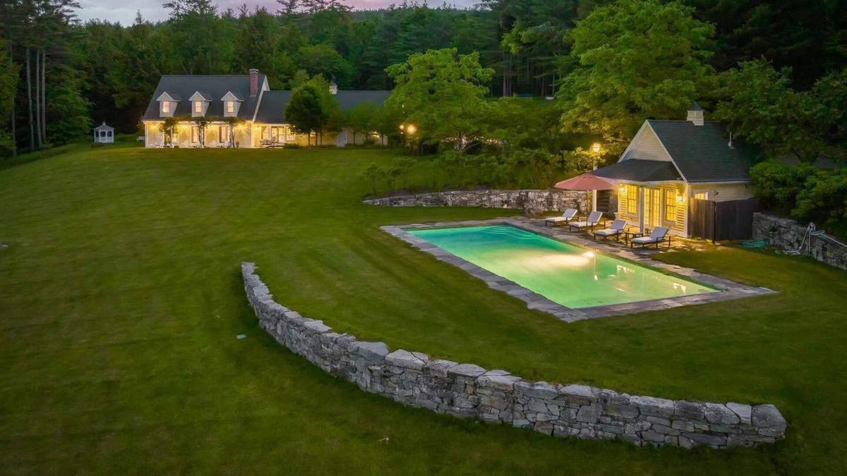 West Hartford House | Pond, Pool, Mountain Views - Au Bout du Chemin