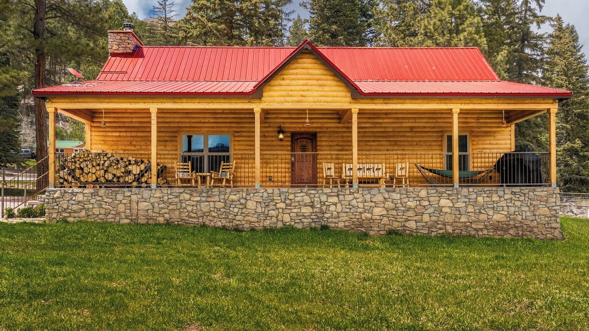 Bayfield House | Pond Property with Mountain Views walking distance to food and minutes to Vallecito Lake and close to Durango (train/Mesa Verde and Million Dollar HWY)