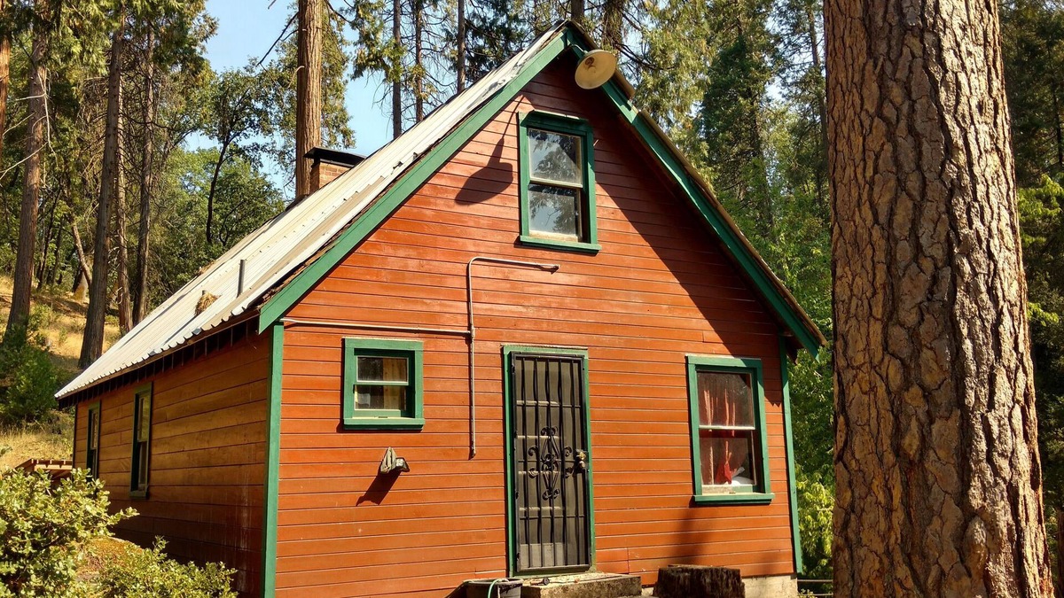 Pinehurst Cabin | Ponderosa Cabin ~ rustic comfort + WiFi by Sequoia & Kings Canyon National Parks