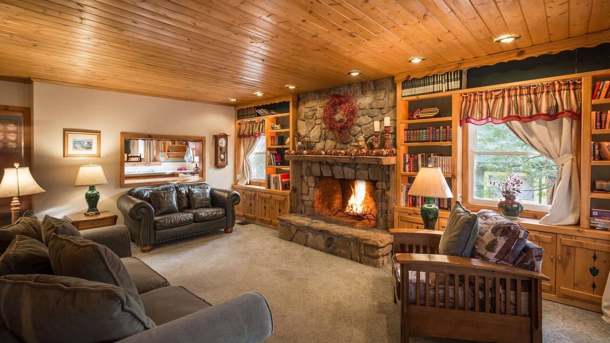 Twin Peaks Hotel | Ponderosa Lodge - Lodge | 11 Beds | Three Bathrooms | Sleeps 15