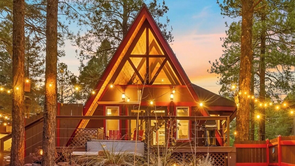 Kachina Village House | Ponderosa Surrounded A-Frame, Private Hiking Trail, Hot Tub, Fire Pit, Sleeps 6!