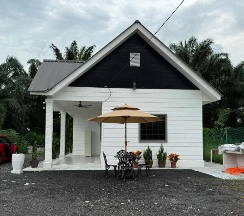 Gua House | Pondok Selesa Homestay