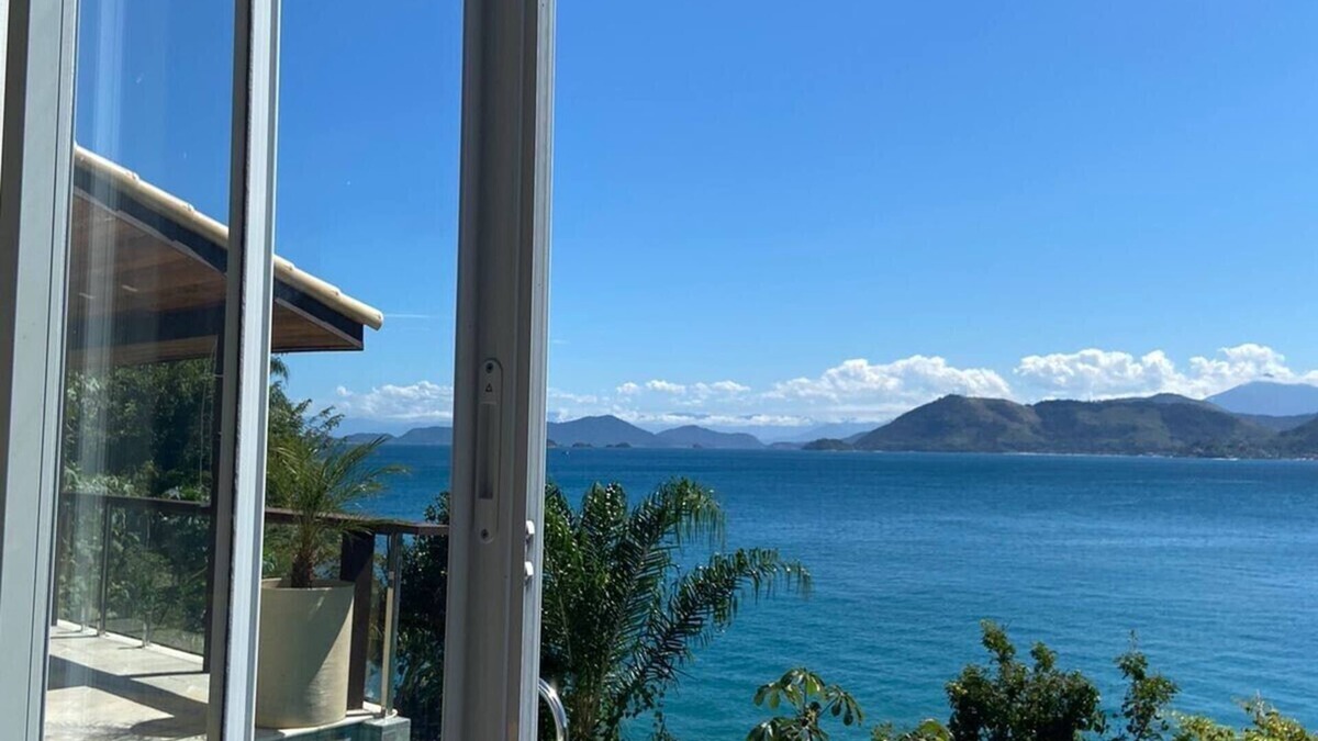 Biscaia House | Ponta Leste - Beautiful house on the coast of Angra in a closed condominium with beach.
