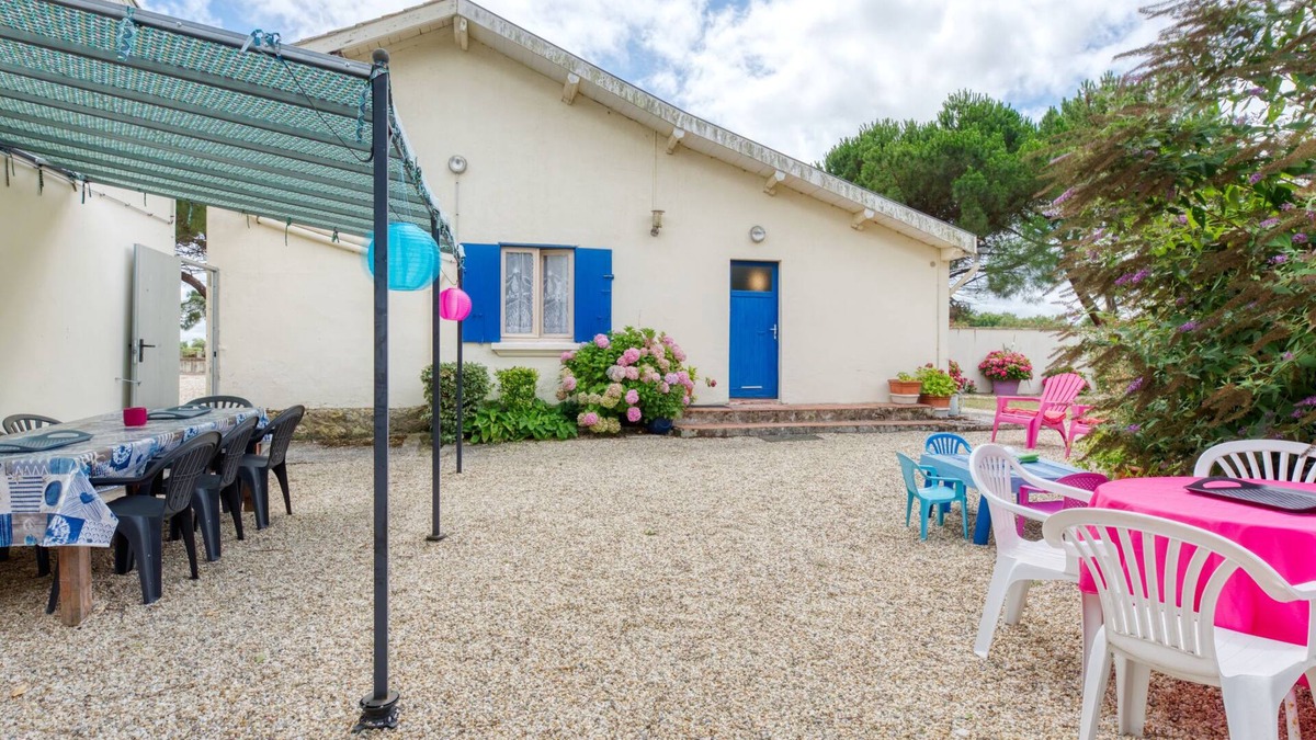 Jau-Dignac-et-Loirac House | Pontac-Gadet 2 by Interhome