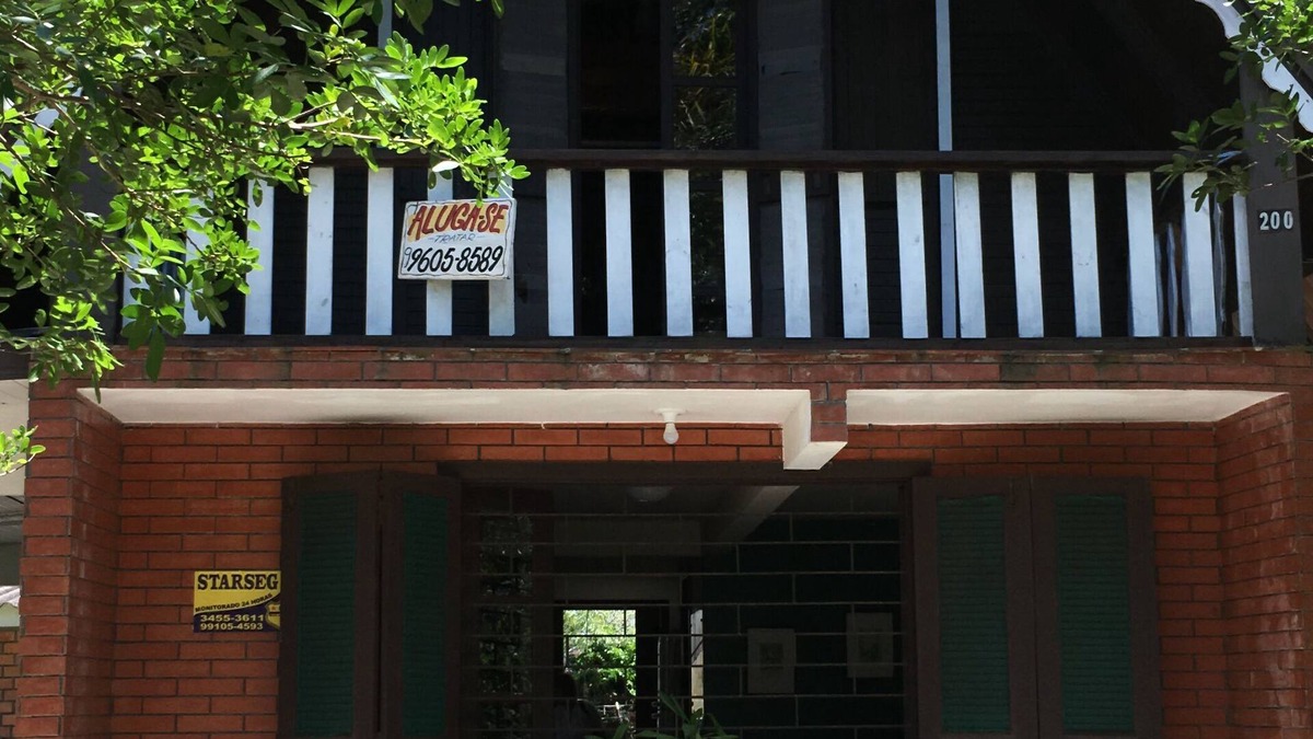 Pontal do Sul House | Pontal do Sul - Cozy Swiss-style Chalet. Pets are welcome.