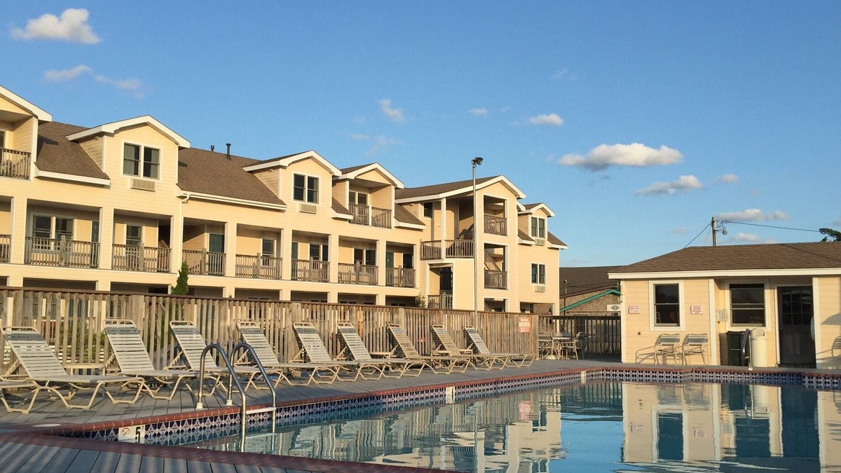 Ocracoke Hotel | Pony Island Inn