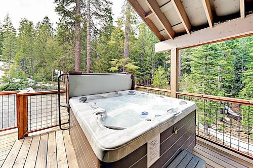 North Upper Truckee House | Pooewin Place