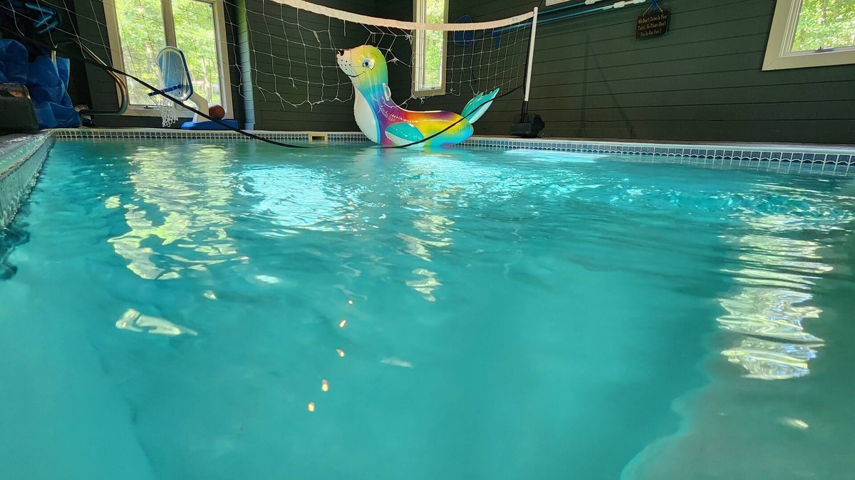 McHenry House | Pool, 6min to WISP, 10min to shopping; lakefront