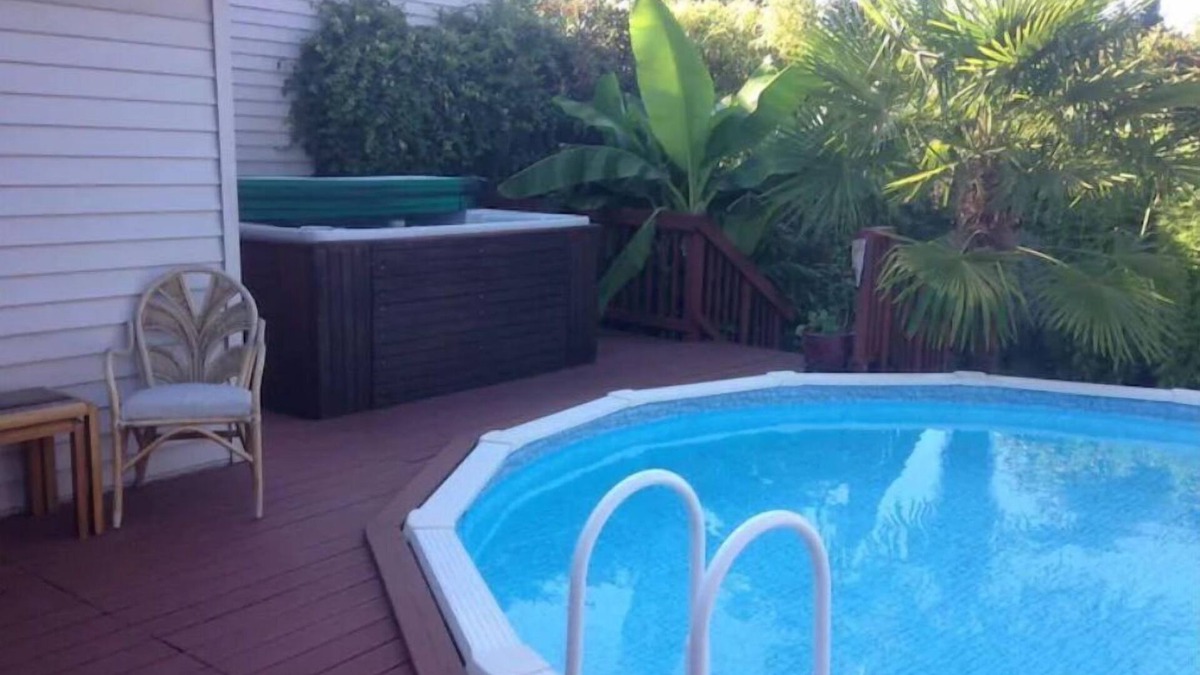 West Linn House | Pool and Hot Tub House West Linn, OR