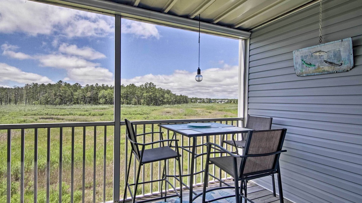Ocean View Condo | Pool & Bay Access: Serene Ocean View Oasis