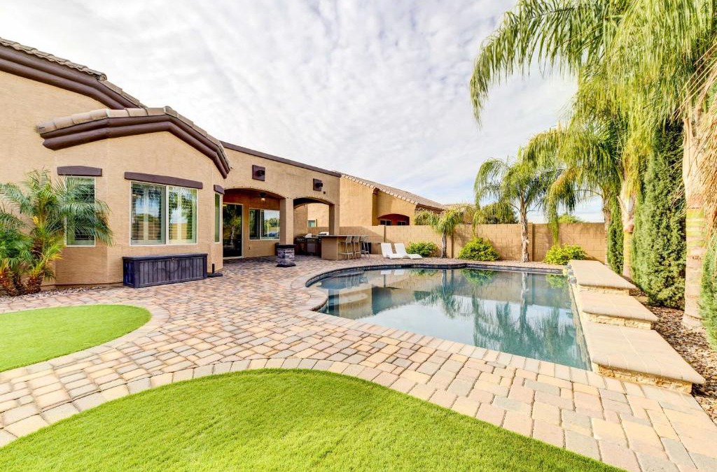 Queen Creek House | Pool, BBQ and Bar Family Home in Queen Creek