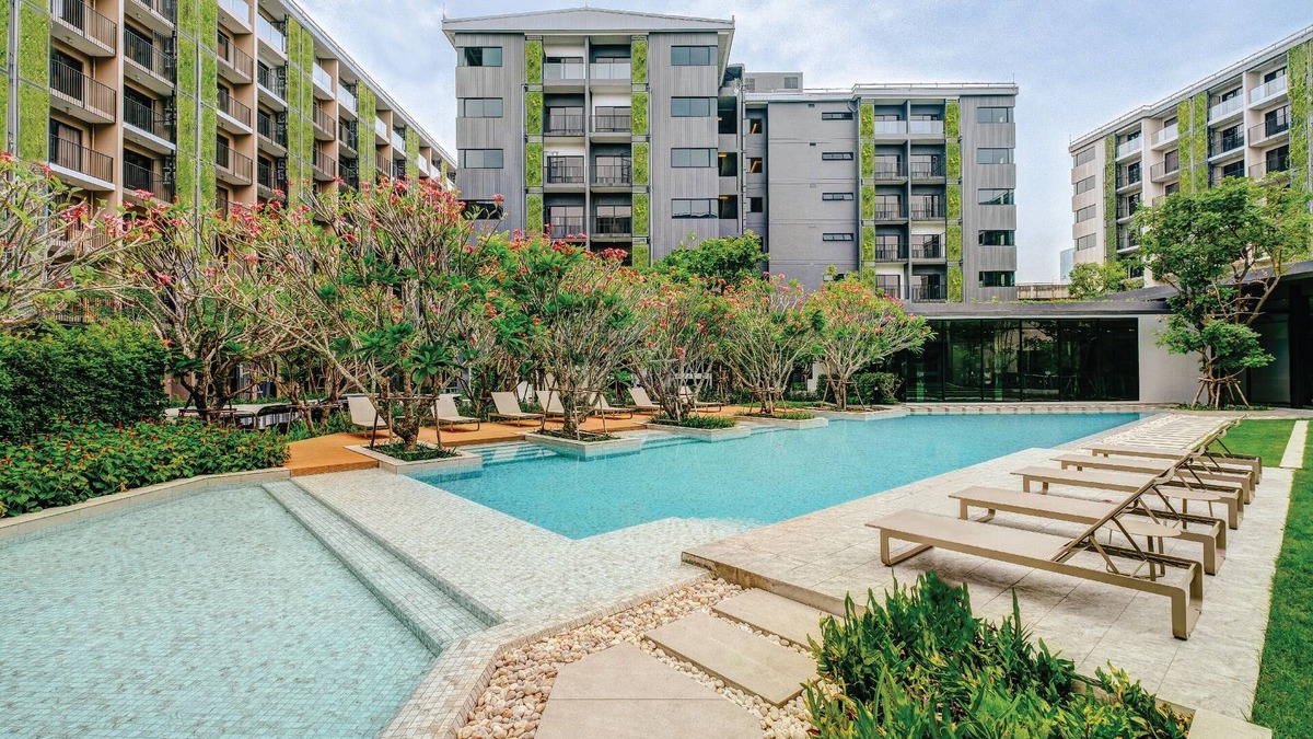 Sathorn Apartment | Pool! For sightseeing, play and food
