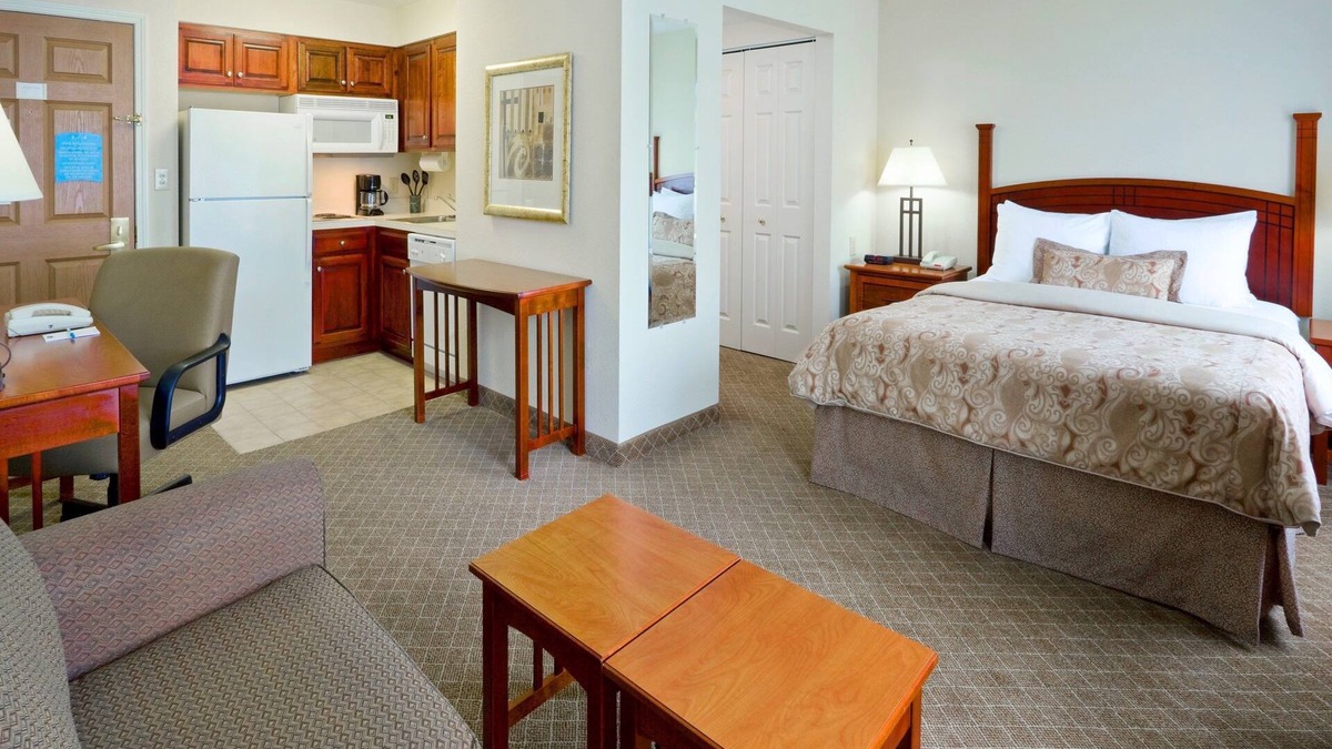 Cranbury Apartment | Pool. Free Breakfast Buffet. Private Studio 20 Min from Princeton.