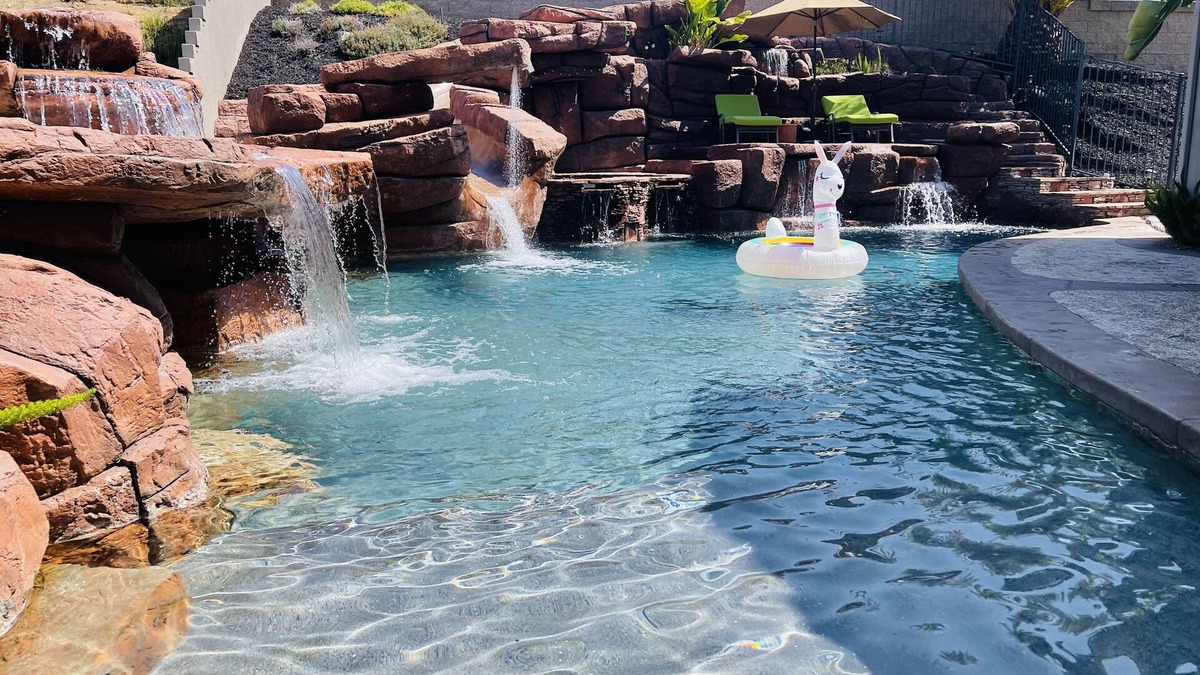 Temecula House | Pool fun in Murrieta, 35ft water slide, large jacuzzi, dog friendly.
