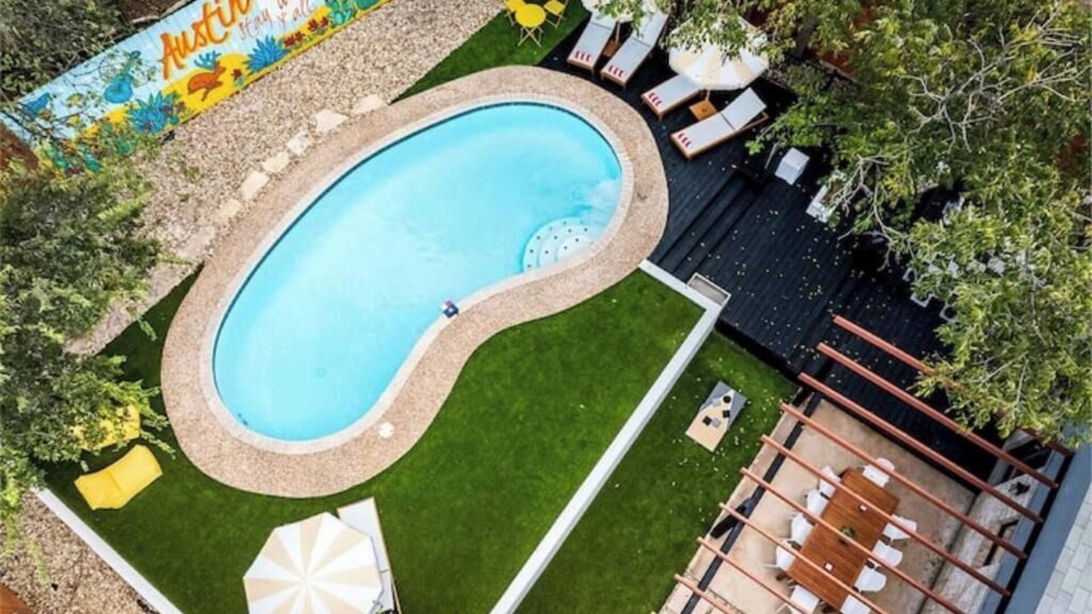 Sweetbriar House | Pool/Game Room/FirePit/Grill/Mins to SoCo & DT