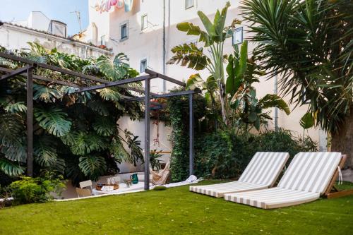 Misericordia Apartment | Pool & Garden Apt In the Heart of Lisbon