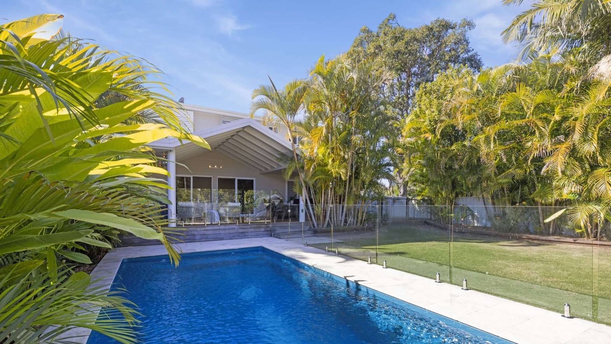 Sandy Beach House | Pool, Gorgeous BBQ Deck, Cubby House with Slide, Pet Friendly