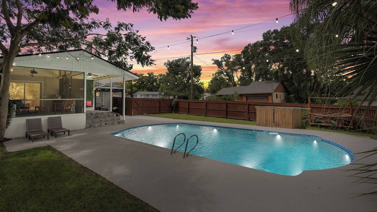 Forest City House | Pool+Grill+Huge yard+outdoor movies+Plenty parking space