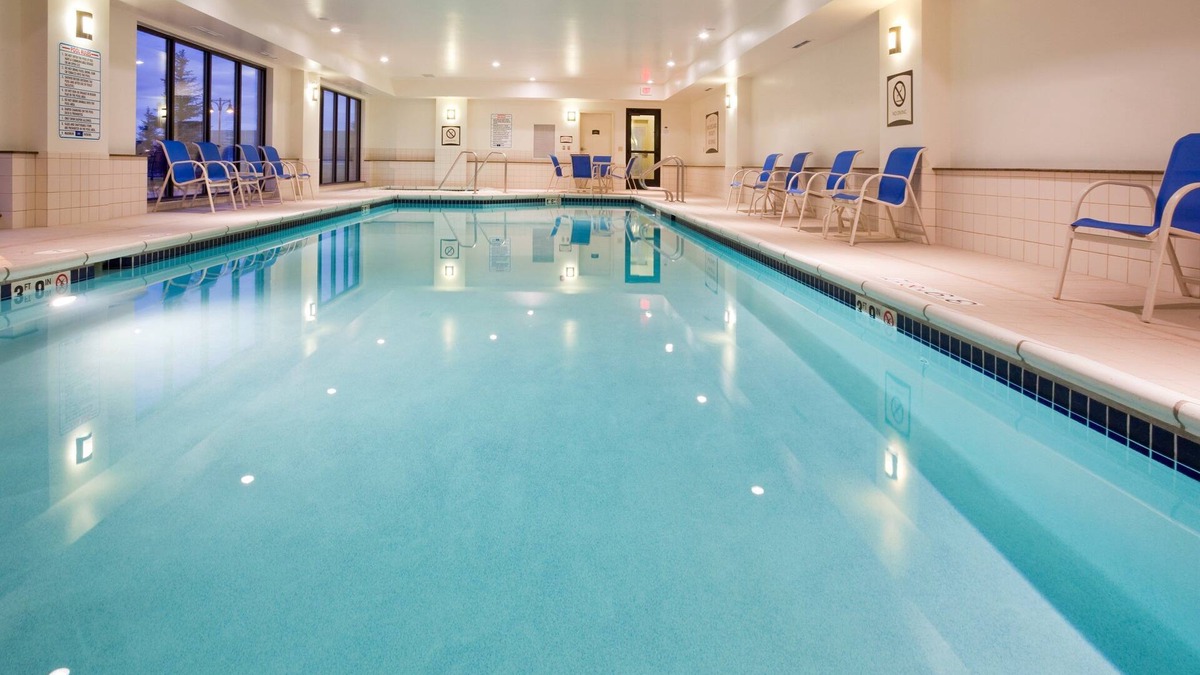 Oconomowoc Condo | Pool. Gym. Your Next Trip!
