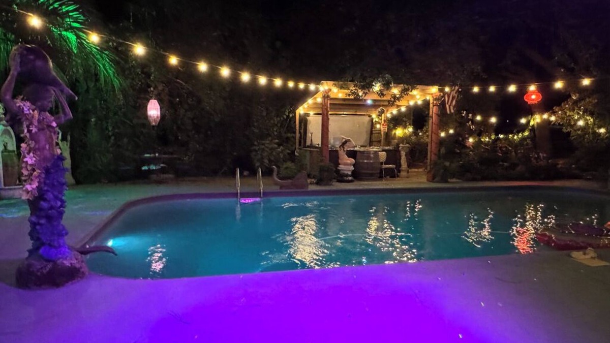 Loxley House | Pool/Hot tub/2 kings/4 adults/guest house/fire pit