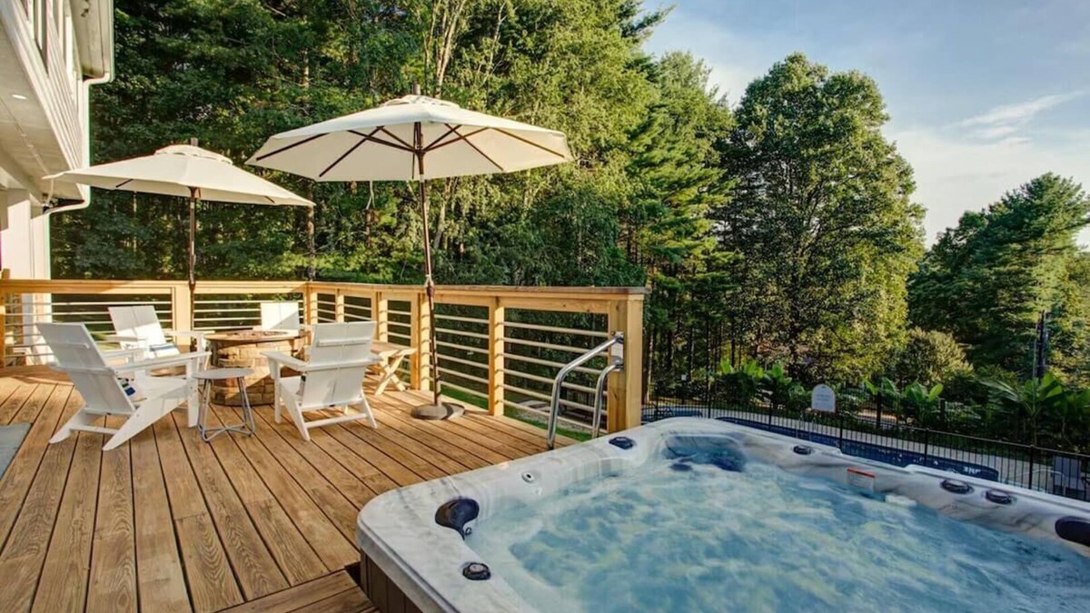 Hendersonville House | Pool 🏊♂️ Hot Tub 💦 Game Room 🎯 Family & Pet Friendly 🐾