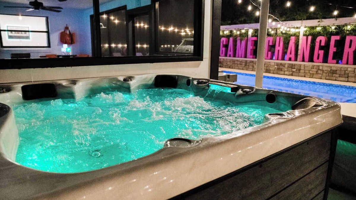 Casselberry House | Pool, Hot Tub, Massage Chair, Golf, & Music Vibes!