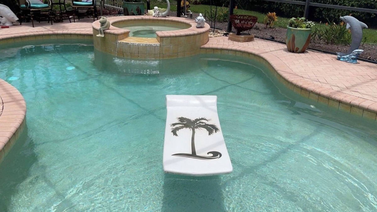 Palm River Estates House | Pool/hot-tub Pet Friendly home with outdoor kitchen