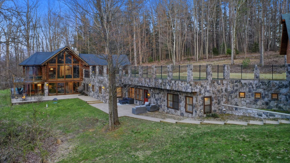 Lancaster House | Pool, Hot tub, Sauna, sleeps 29!