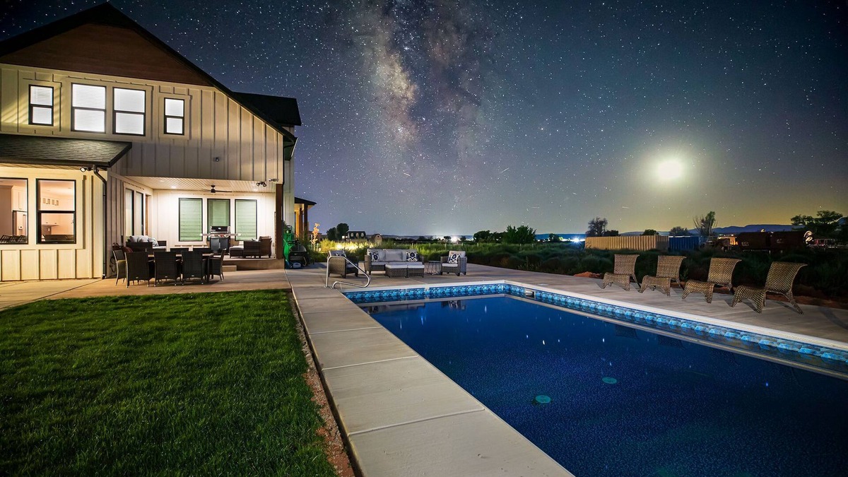 Kanab House | Pool, Hot Tub, Theater, Kids Room, RV Parking!