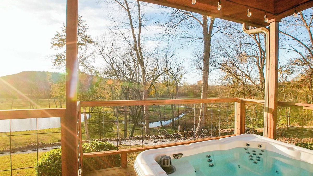 Fayetteville House | Pool, Hot Tub & Views 15 Mins to U of A