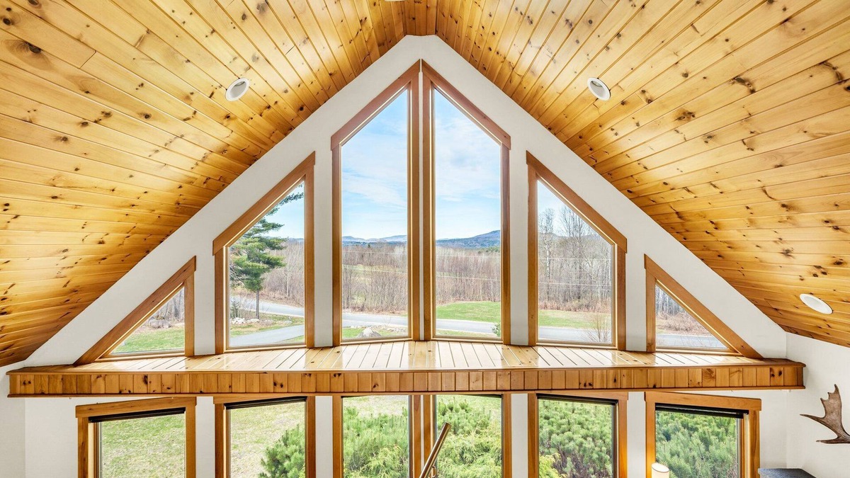 Bethel Cabin | POOL+HotTub+Sauna/Privacy+9miles to Sunday River