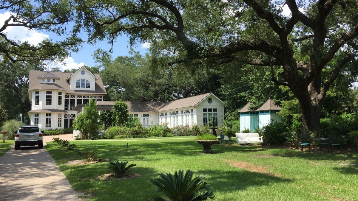 Long Beach House | Pool House at Shell House Estate