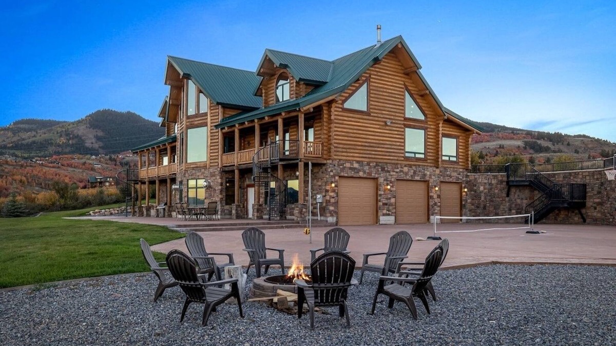 Fish Haven Cabin | POOL in Cabin, Sleeps 55+, Tons of Parking