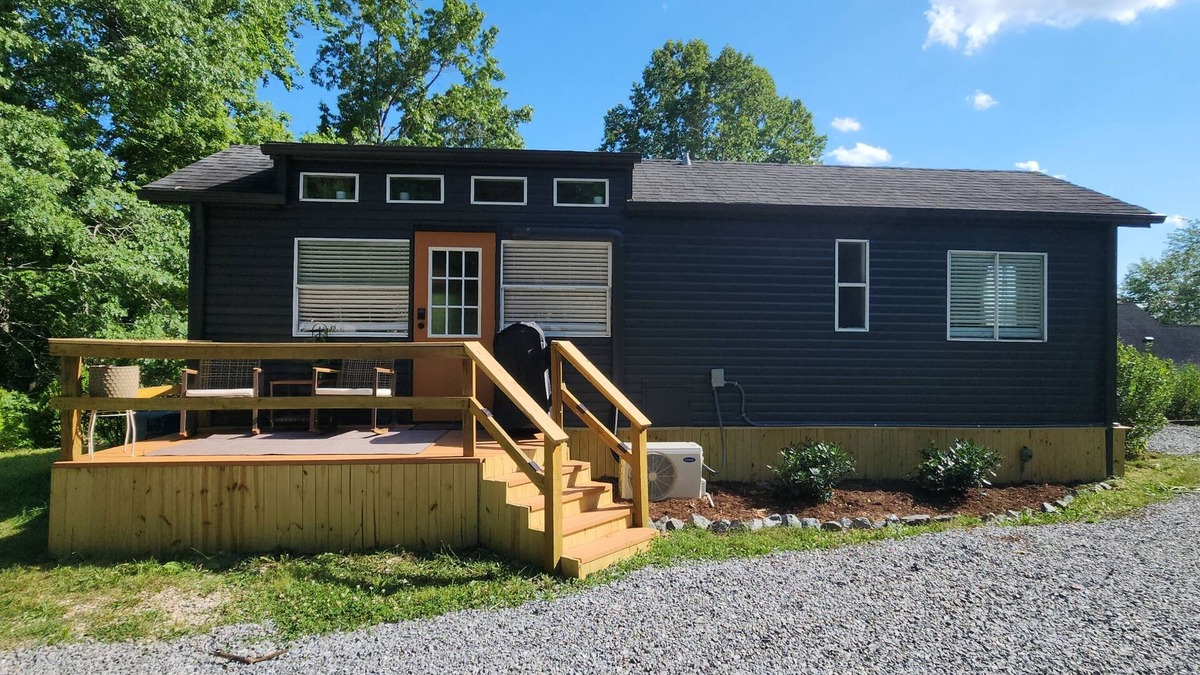 Old Fort House | Pool is OPEN! Mountain views, hiking, biking, 25 minutes to AVL