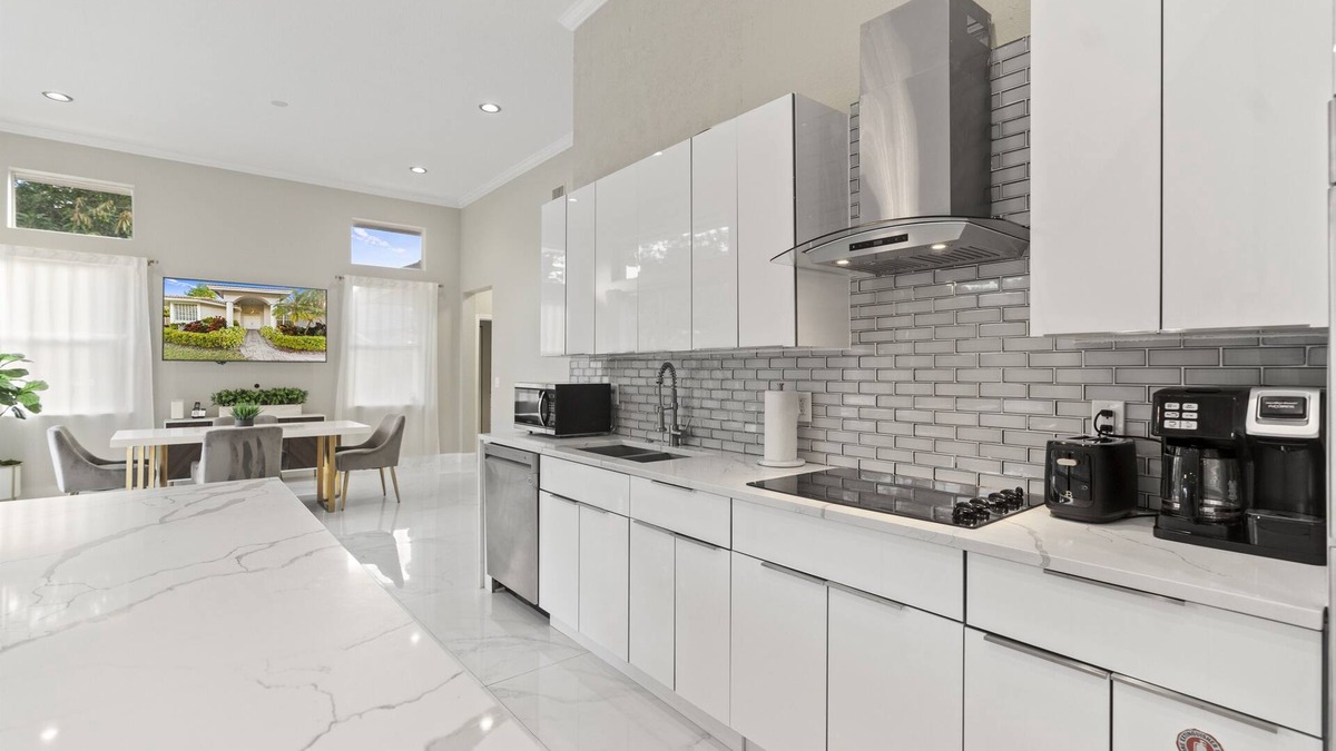 Coral Springs House | Pool & Jacuzzi! Managed by BNR Vacation Rentals