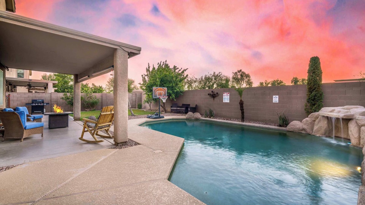 Peoria House | POOL, King Bed, Grill, Pool Table